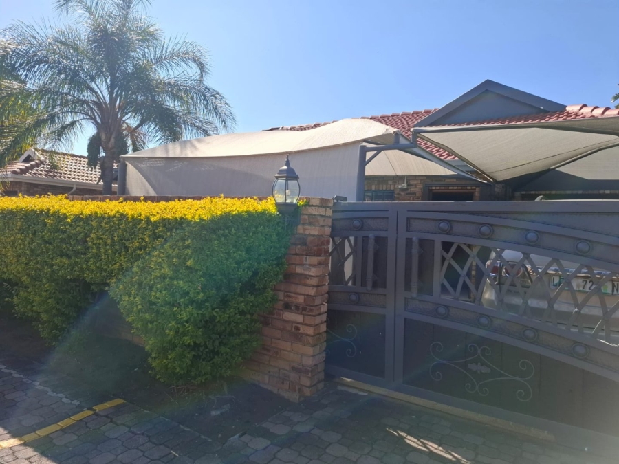 3 Bedroom Property for Sale in Protea Park North West
